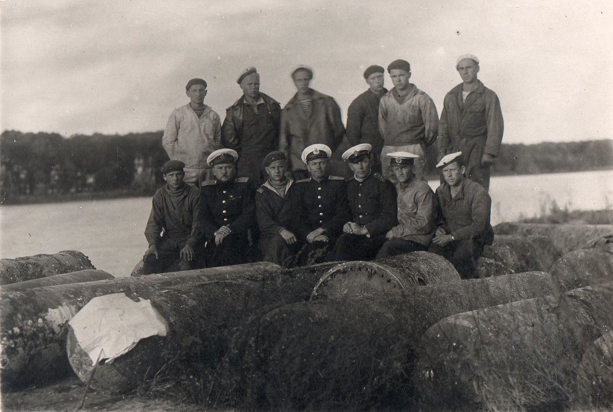 Команда майора Литяго А.И. (в центре) после работ в Клайпедском проливе